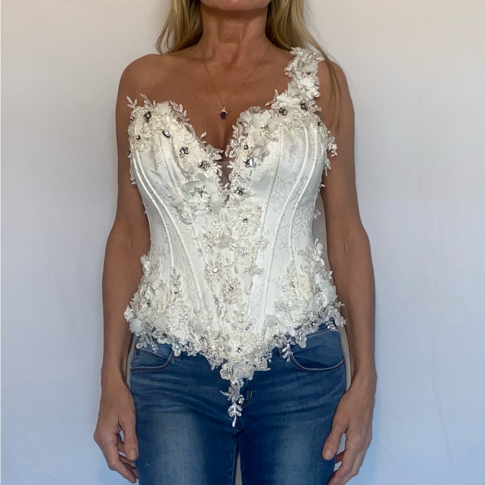 Galaxy By Harvic White Floral Embellished Top